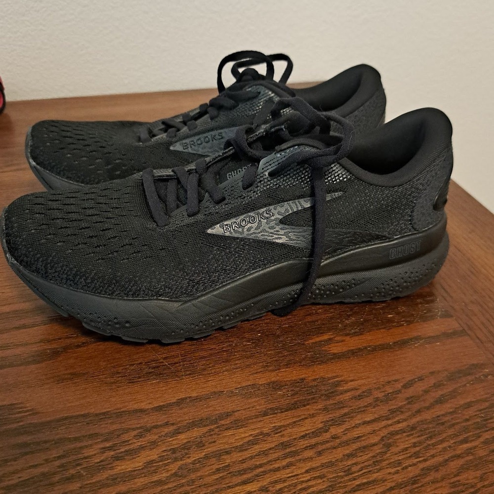 Brooks Ghost 16 Womens Running Shoes Black Narrow 2A 1204072A020 Size 7.5